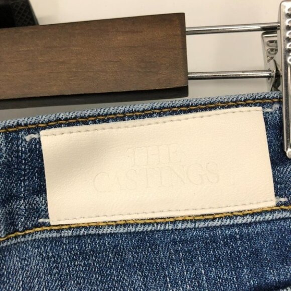 The Castings Aritzia raw  hem denim shorts 32 - Picture 6 of 13